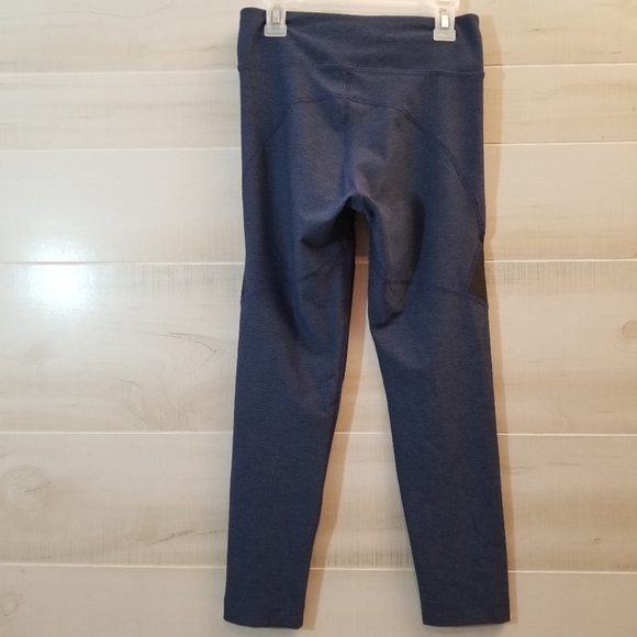 {S} Outdoor Voice Two Tone Warm Up Crop Leggings - Picture 3 of 11